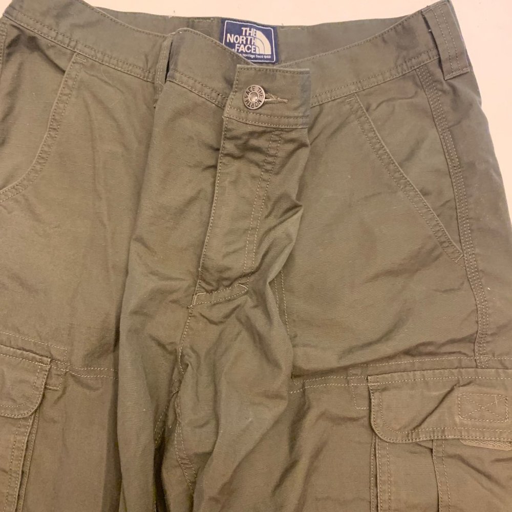North Face Shorts SIZE 36